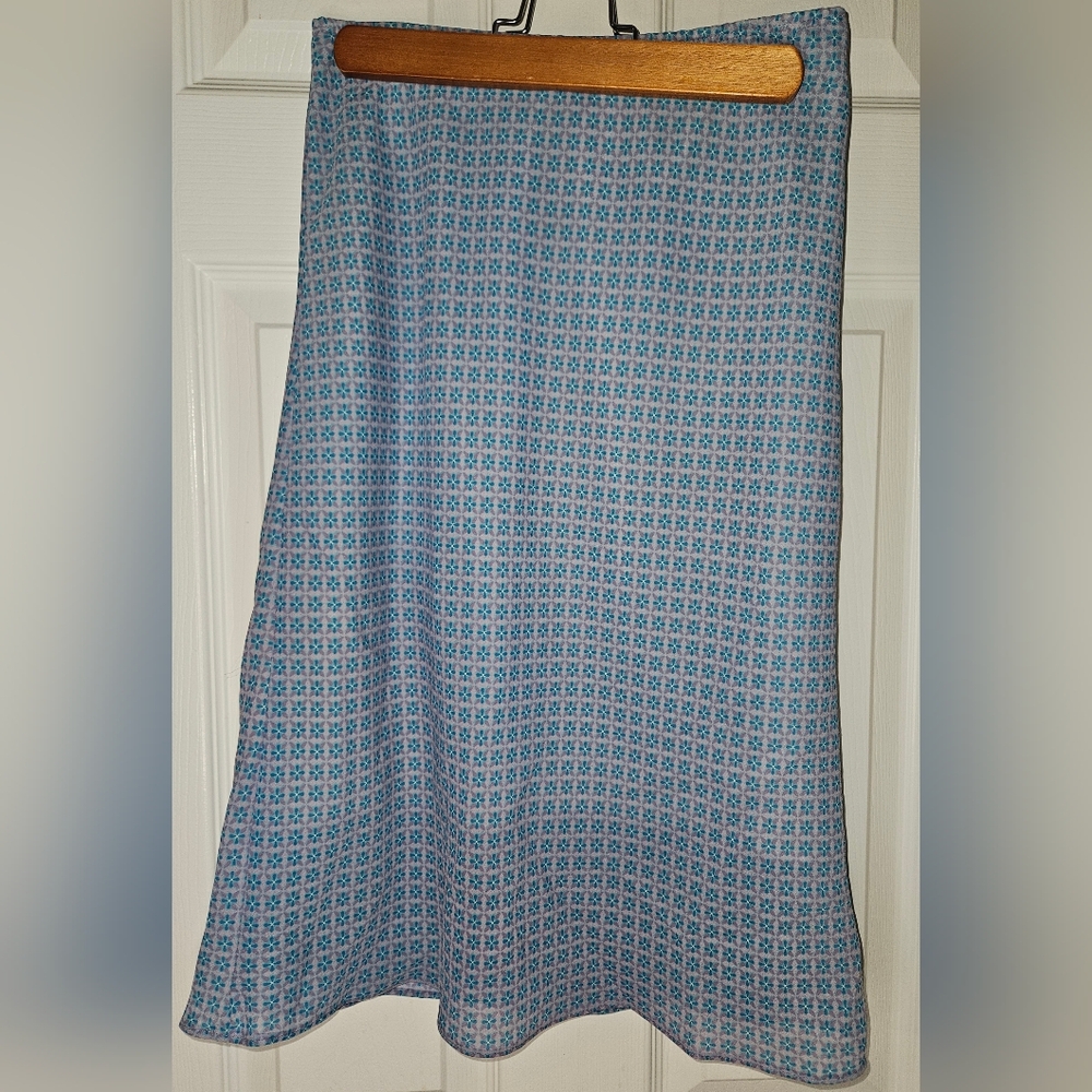 Lavender Women's Lined 25" Skirt.  Size Small.  Blue and Lavender In Color.